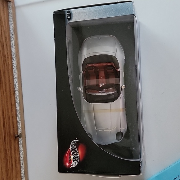 Hot Wheels 1:18 Scale BMW Z8 BOXED COLLECTIBLE TOY CAR - Picture 7 of 7